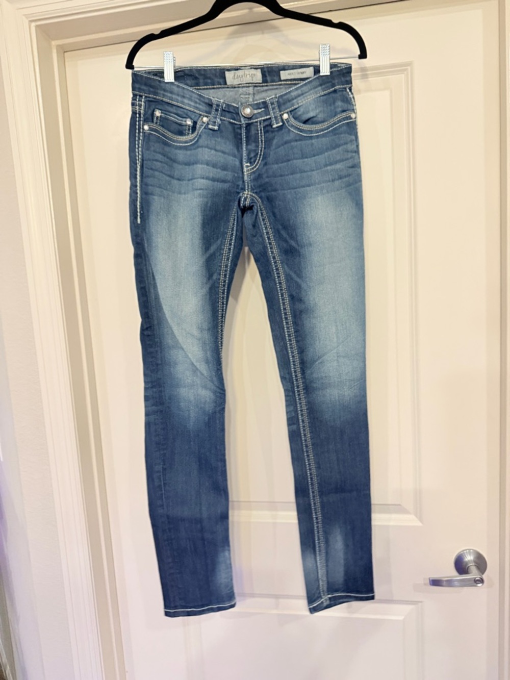 Daytrip Medium Blue Skinny Jeans with Faded Details NWOT size 27